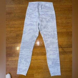 lululemon athletica Women’s Gray Camouflage Leggings *NEVER WORN